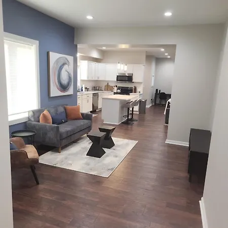 3 Cozy Bedrooms Near Lucas Oil Stadium